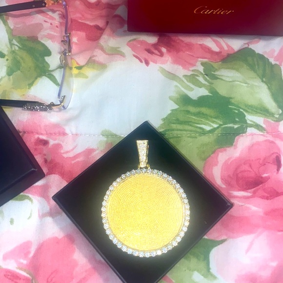 Gold Picture Charm With Clear Cover (NICE)